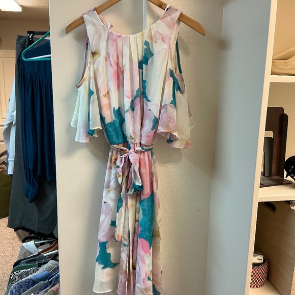 NWOT Calvin Klein floral cold shoulder dress with fabric belt. Size 8 - Picture 1 of 4